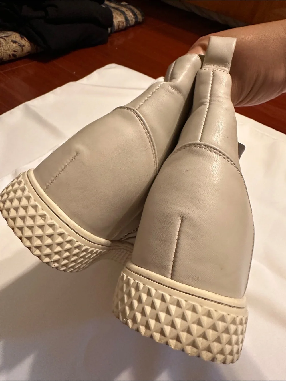 Aerosoles grey platform leather sneakers size 7